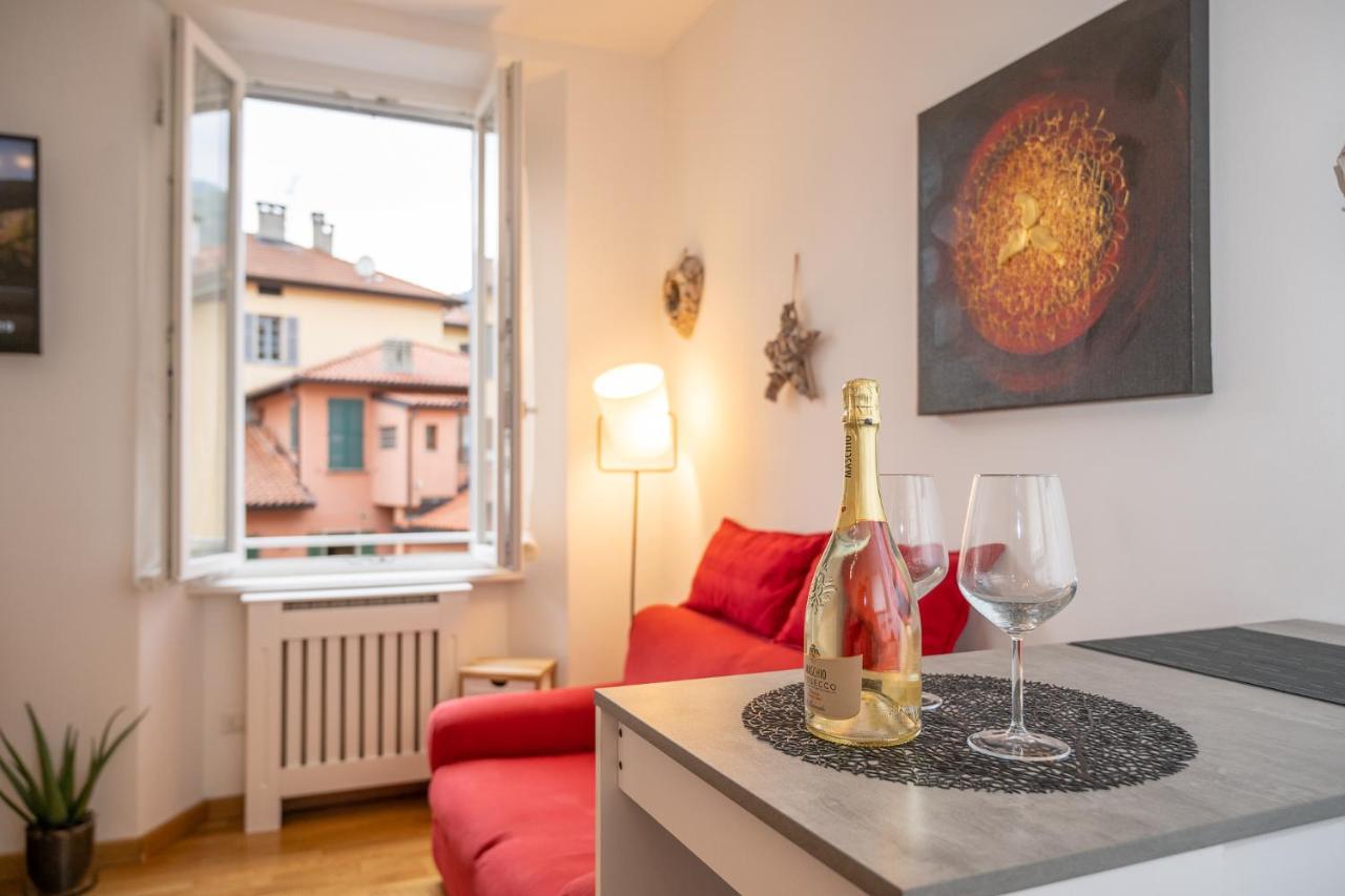 Portatorre Suite, A Charming Apartment In The Heart Of Como, Free Private Parking, Air Conditioning & More! Zewnętrze zdjęcie
