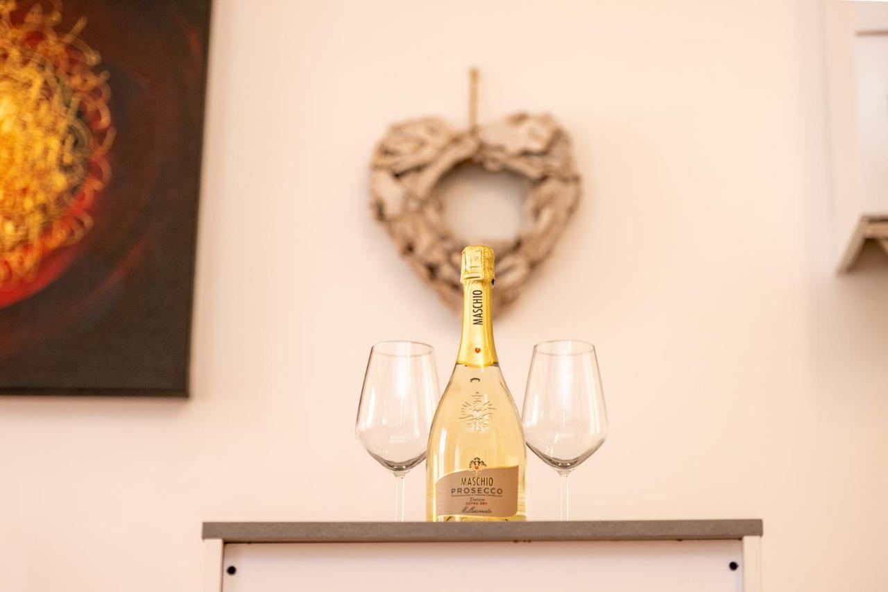 Portatorre Suite, A Charming Apartment In The Heart Of Como, Free Private Parking, Air Conditioning & More! Zewnętrze zdjęcie