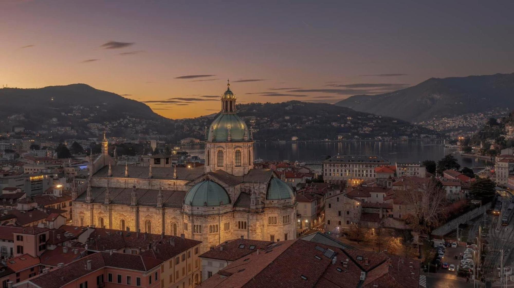 Portatorre Suite, A Charming Apartment In The Heart Of Como, Free Private Parking, Air Conditioning & More! Zewnętrze zdjęcie